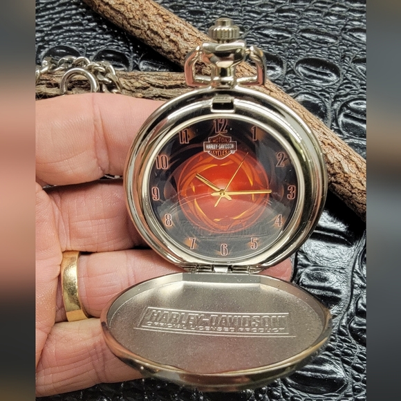 Harley-Davidson Silver and Gold Pocket Watch - Picture 5 of 7